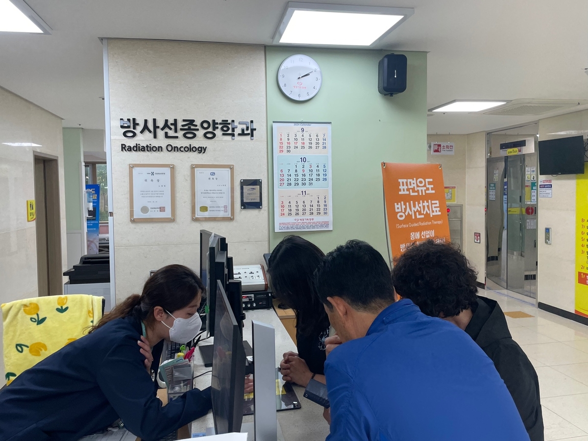 치료 전 환자 응대하시는 간호사 선생님들