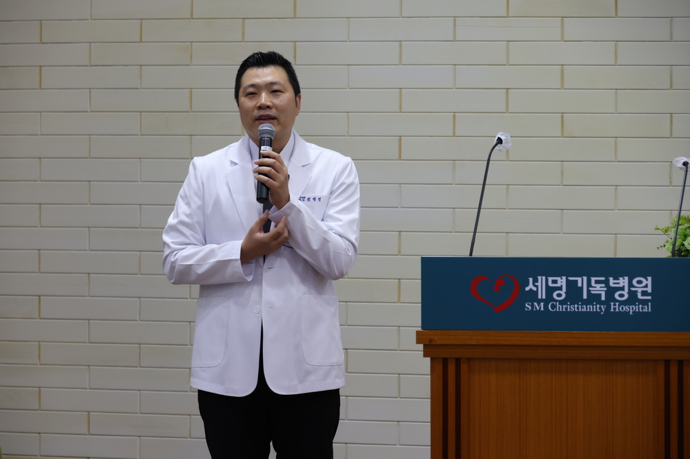 2. 세명기독병원 소화기센터 권병진 과장이 8월 포항mbc 시민건강클리닉 건강강좌에서 시민들과 질의응답하는 모습