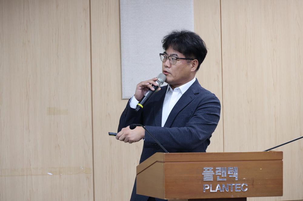 1. 세명기독병원 지역심뇌혈관질환센터 조재훈 부장이 9일 플랜택 본사에서 임직원 대상으로 강의하는 모습