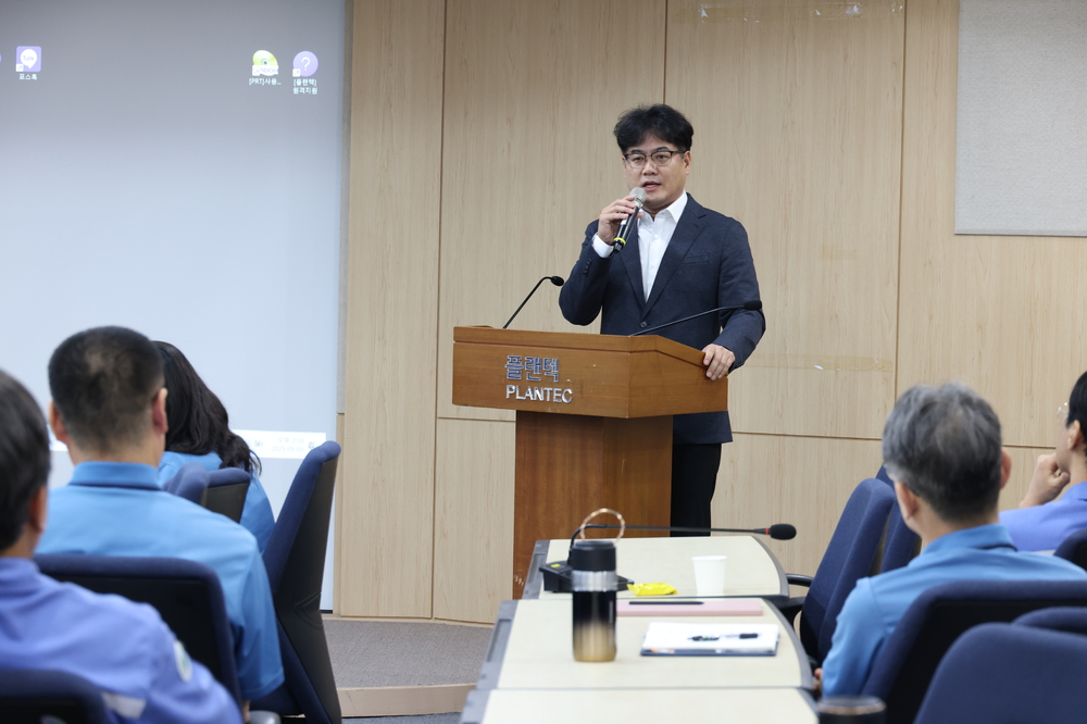 2. 세명기독병원 지역심뇌혈관질환센터 조재훈 부장이 9일 플랜택 본사에서 임직원 대상으로 강의하는 모습