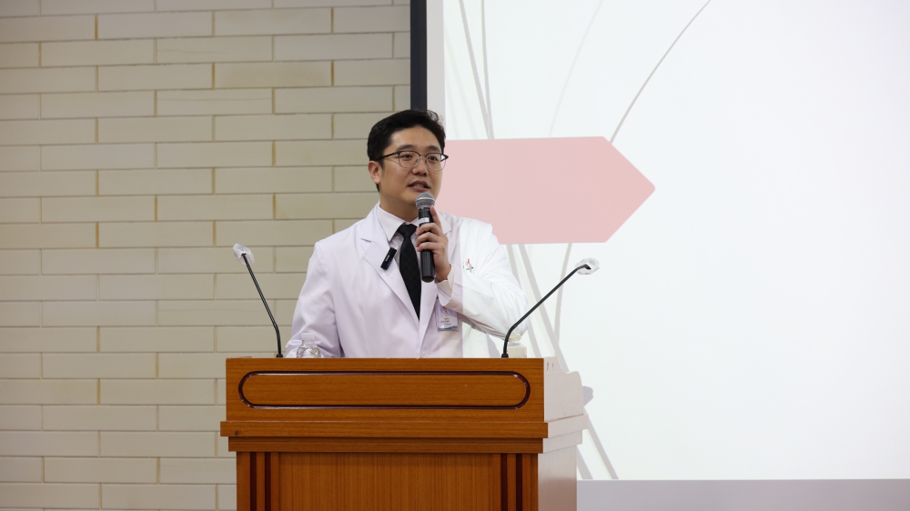 2. 1월 시민건강클리닉 강의를 진행하는 상지관절센터 조성하 과장의 모습