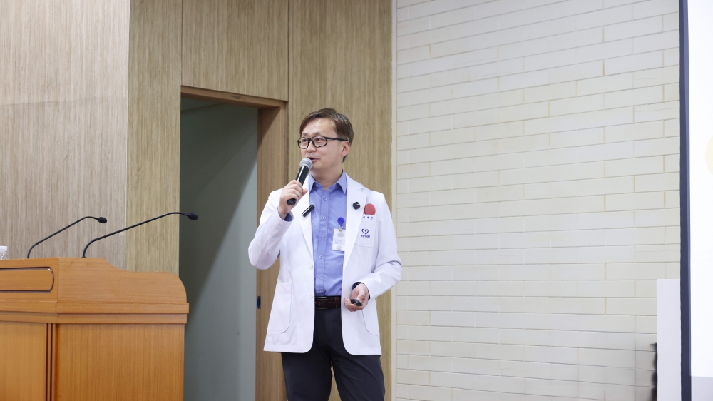 신경과 이병주 과장이 지난 25일 본관 10층 대강당 광제홀에서 ‘3월 시민건강클리닉’에서 강의하는 모습