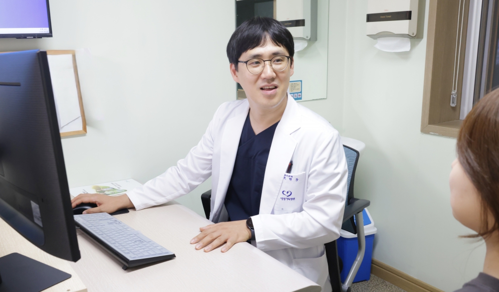 2. 세명기독병원 소화기센터 조병주 과장이 진료하는 모습